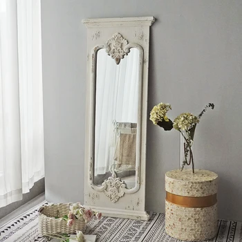 Európai francia stílusú fehér retro nappali, hálószoba, terasz, öltözködés tükör, tükör felszerelése, padlótól a mennyezetig